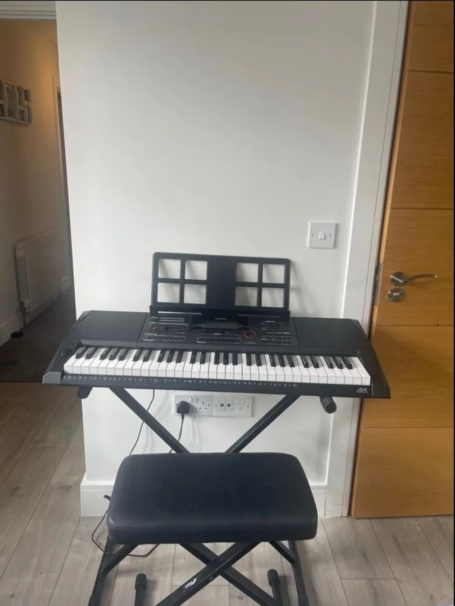 Casio CT X5000 portable keyboard - Image 2