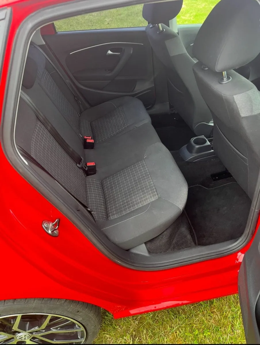 Volkswagen Polo 2015 - Image 2