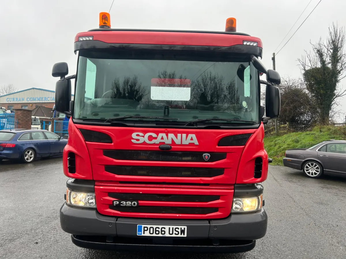 2017 Scania p340 6x4 flat or chassis cab - Image 2