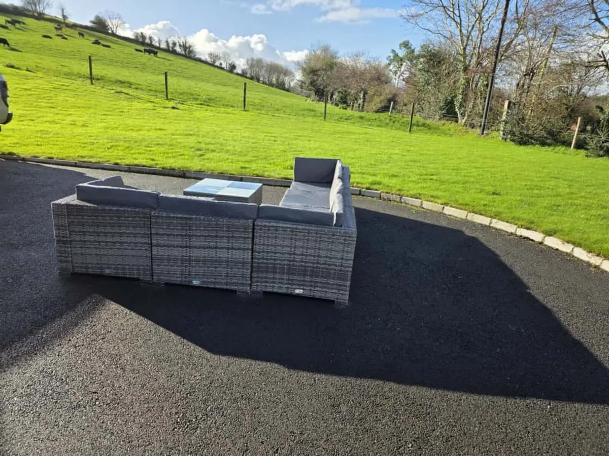 Garden suite of furniture - Image 3