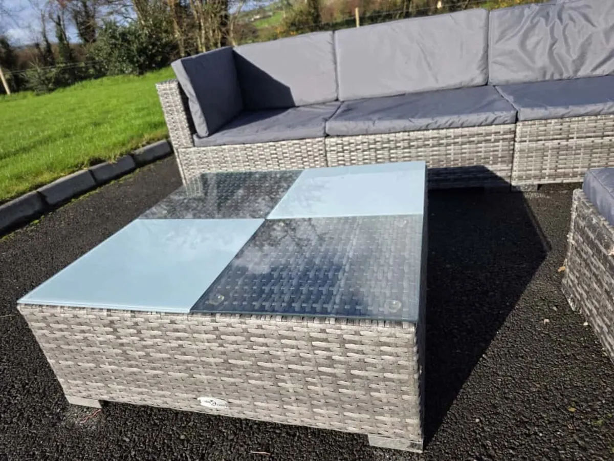 Garden suite of furniture - Image 4