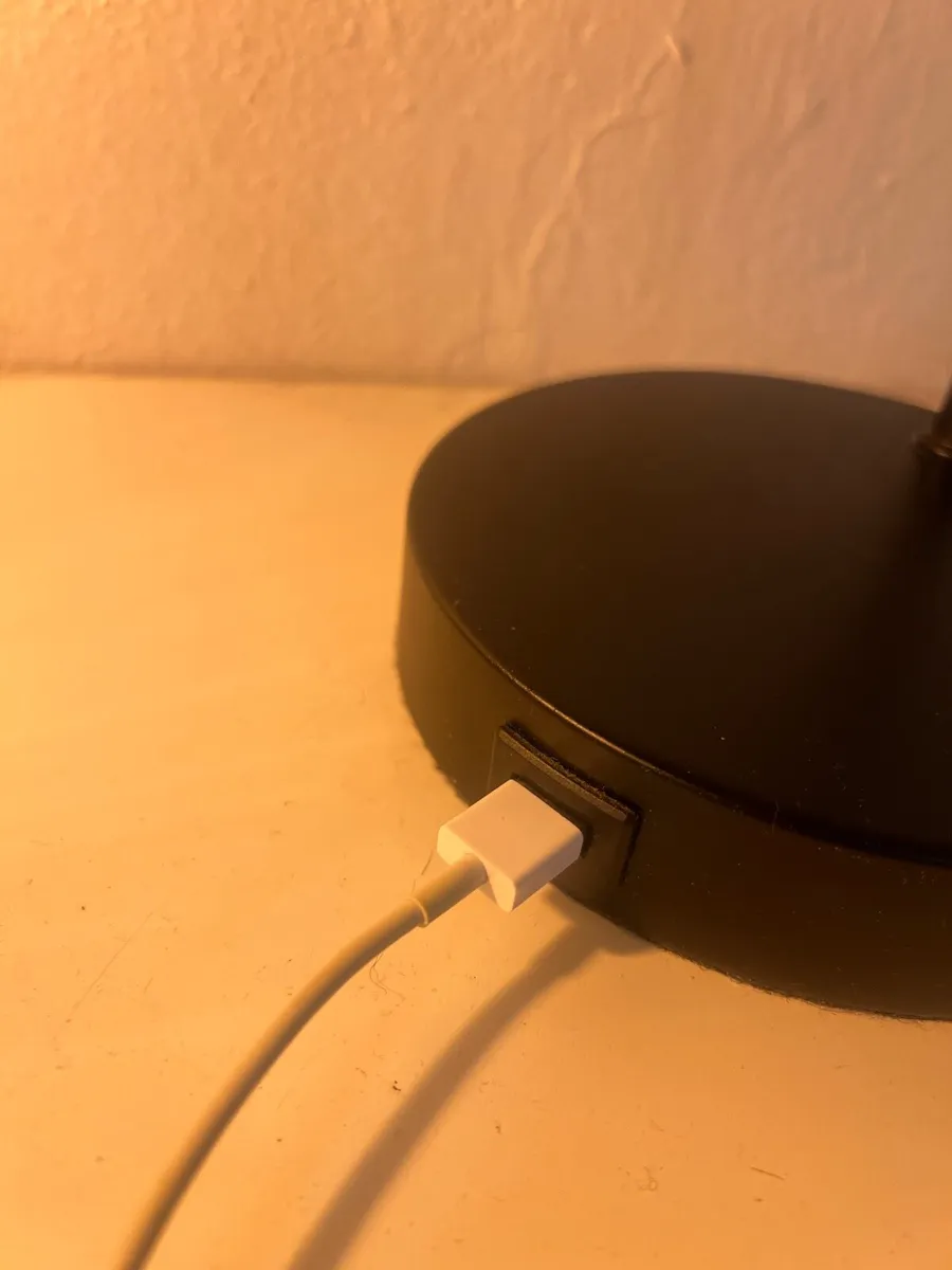 Bedside Lamp with USB port - Image 3