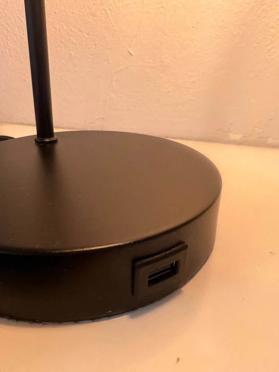Bedside Lamp with USB port - Image 4