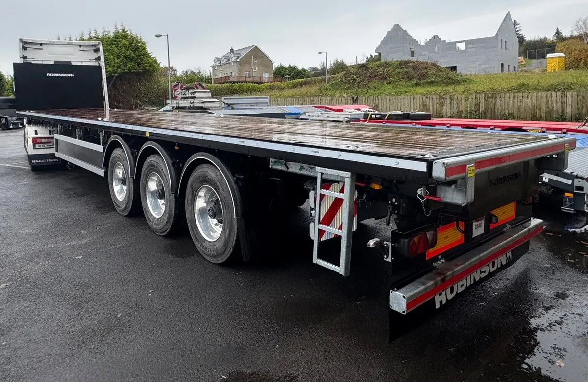 Robinson flat FULLY LOADED - Image 1