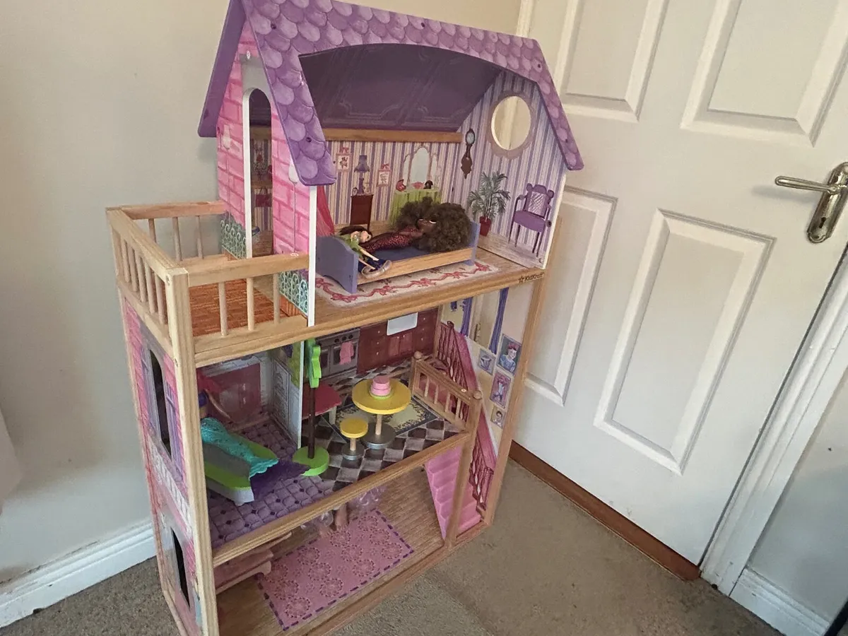 Dolls house - Image 1