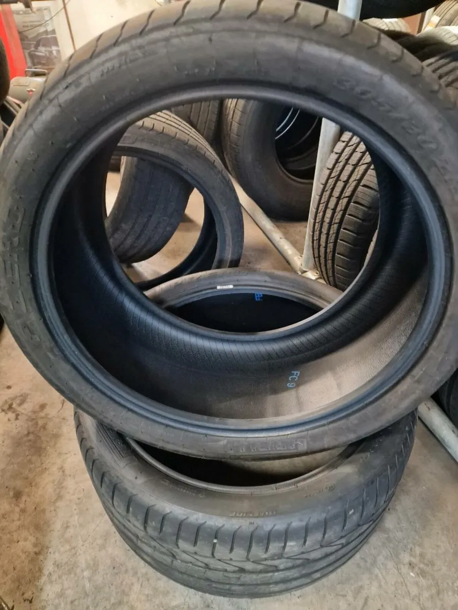 Porsche part wore tyres pirelli 305/30/R20 - Image 1