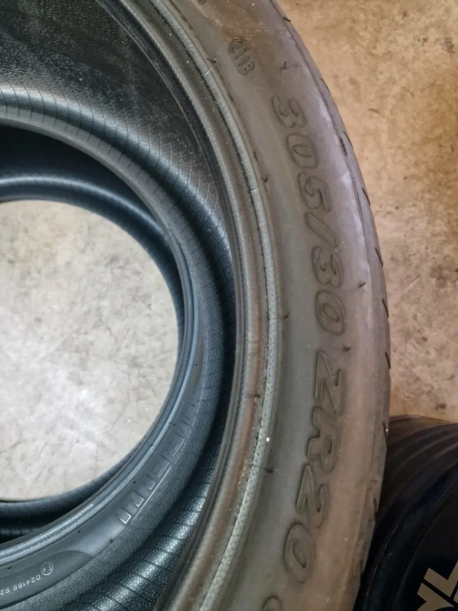 Porsche part wore tyres pirelli 305/30/R20 - Image 2
