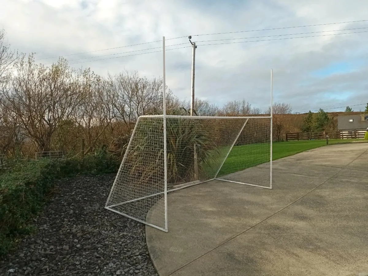 Goal post in very good condition - Image 2