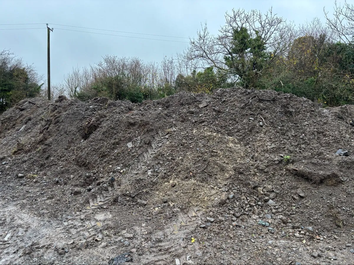 Stone and topsoil earth mix - Image 1