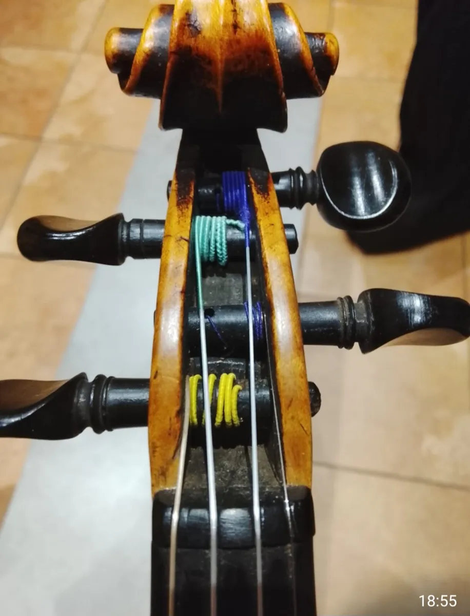 Full size adult fiddle 4/4 - Image 1