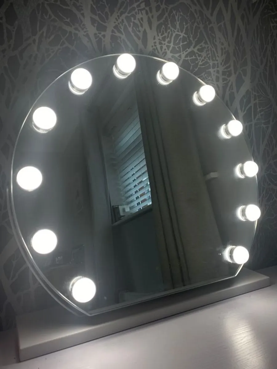 Hollywood Mirror - Image 2