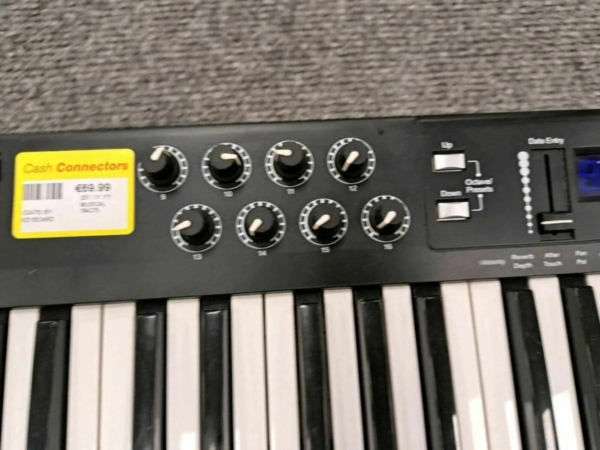 MidiTech i2-Control 61 Pro Keyboard - Image 1