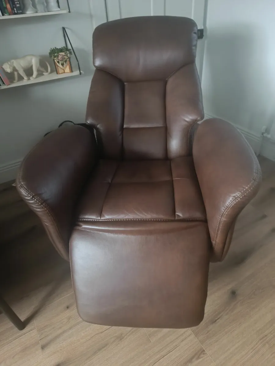 Leather recliner armchair - Image 4