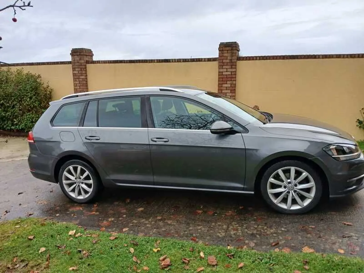 2023 Volkswagen Golf - Image 1