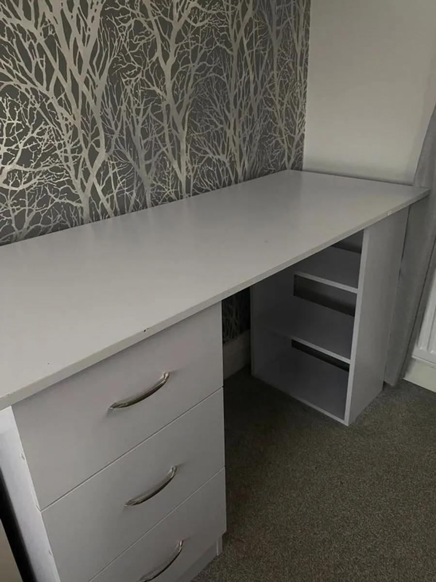 Desk - Image 2