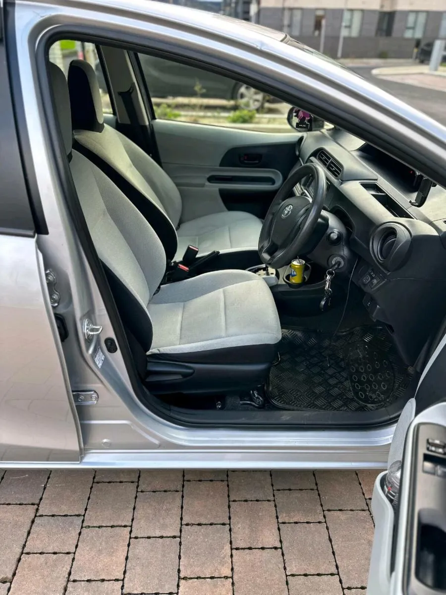 Toyota aqua - Image 4