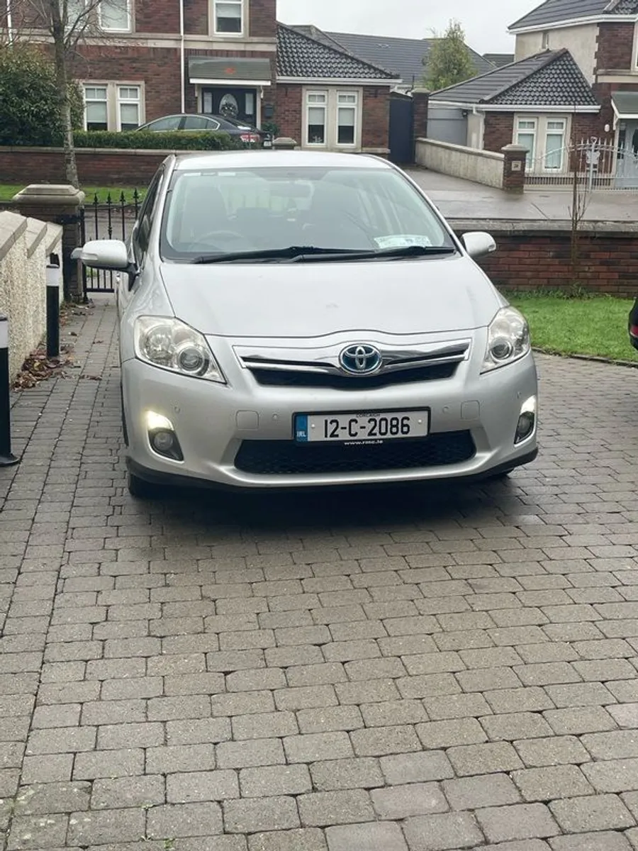 2012 Toyota Auris - Image 2