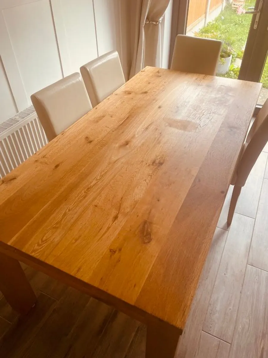 Kitchen table and chairs - Image 1