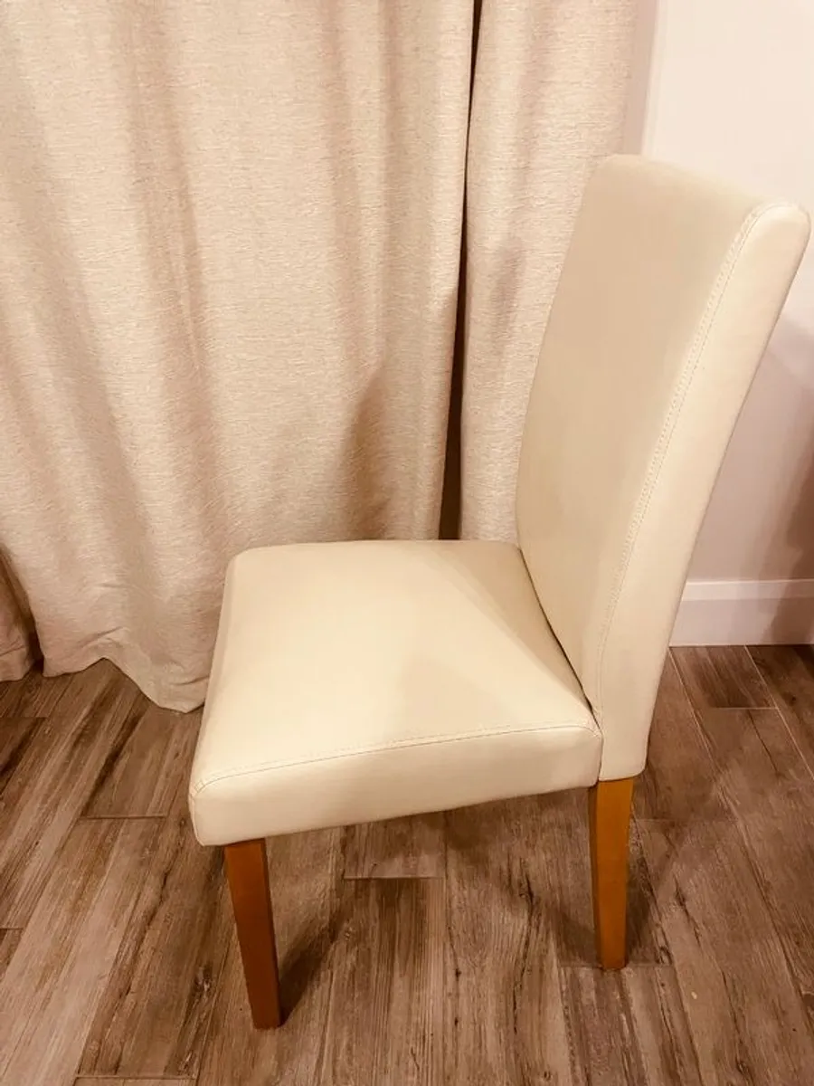 Kitchen table and chairs - Image 3