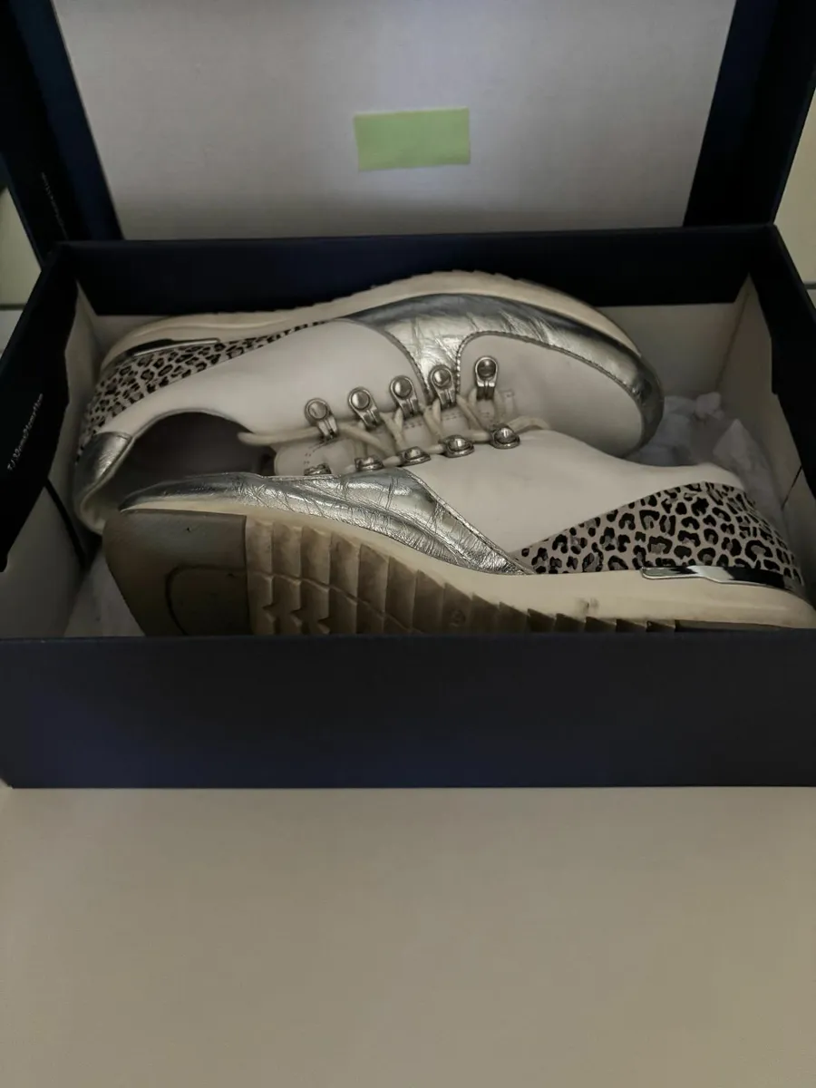 Caprice Walking on Air Ladies Shoes - Image 2