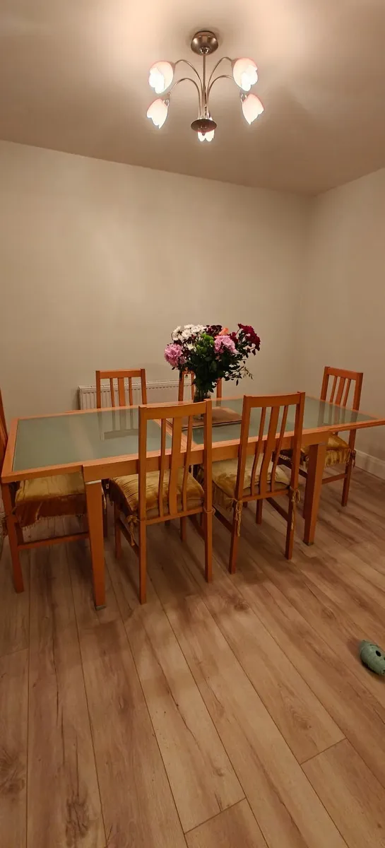 Dining table and  6 chairs - Image 2
