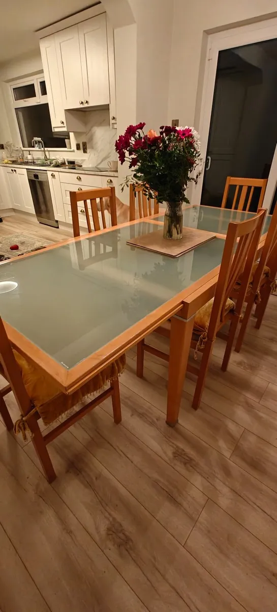 Dining table and  6 chairs - Image 3