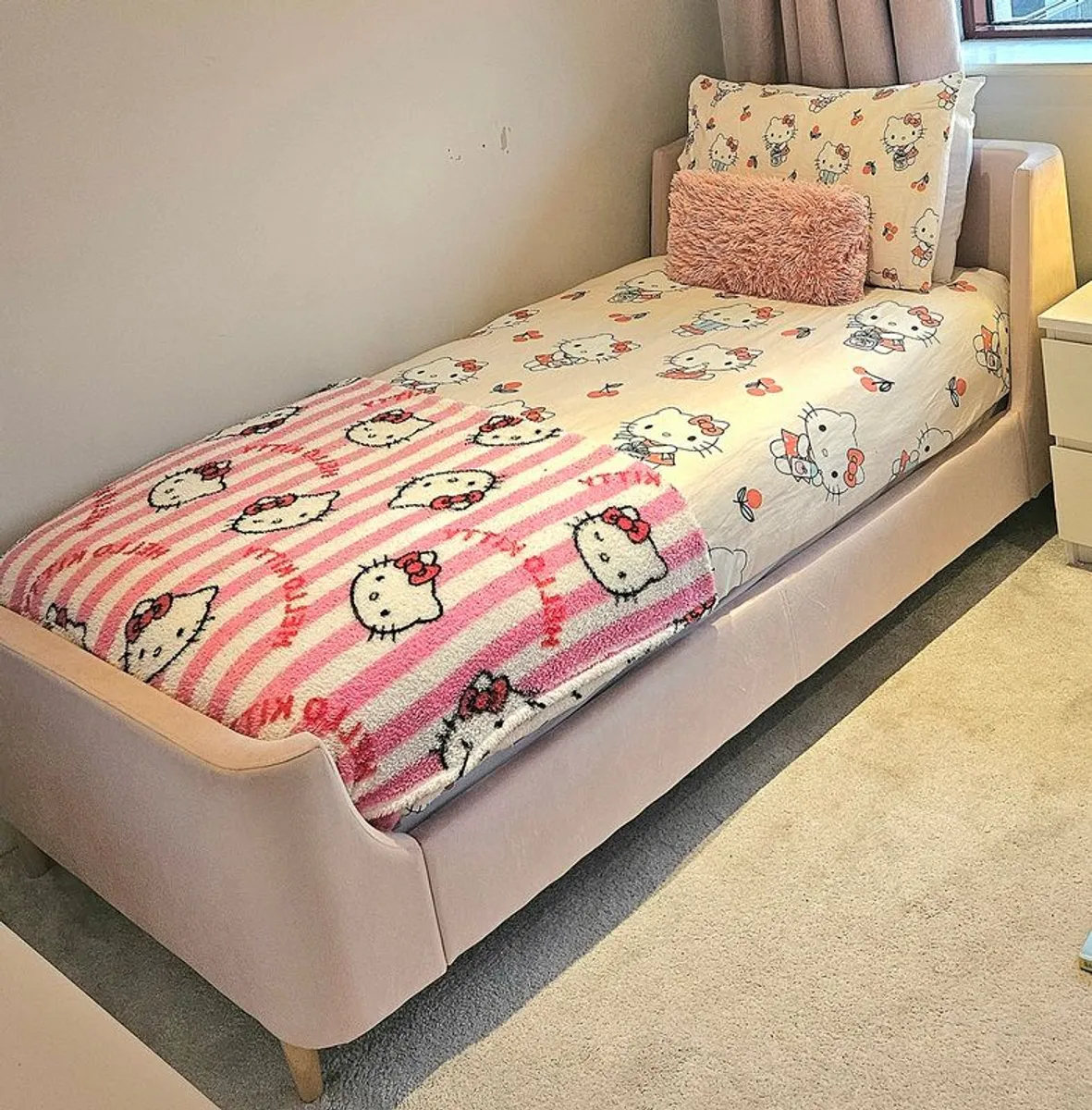 Kids Pink Bed - Image 1