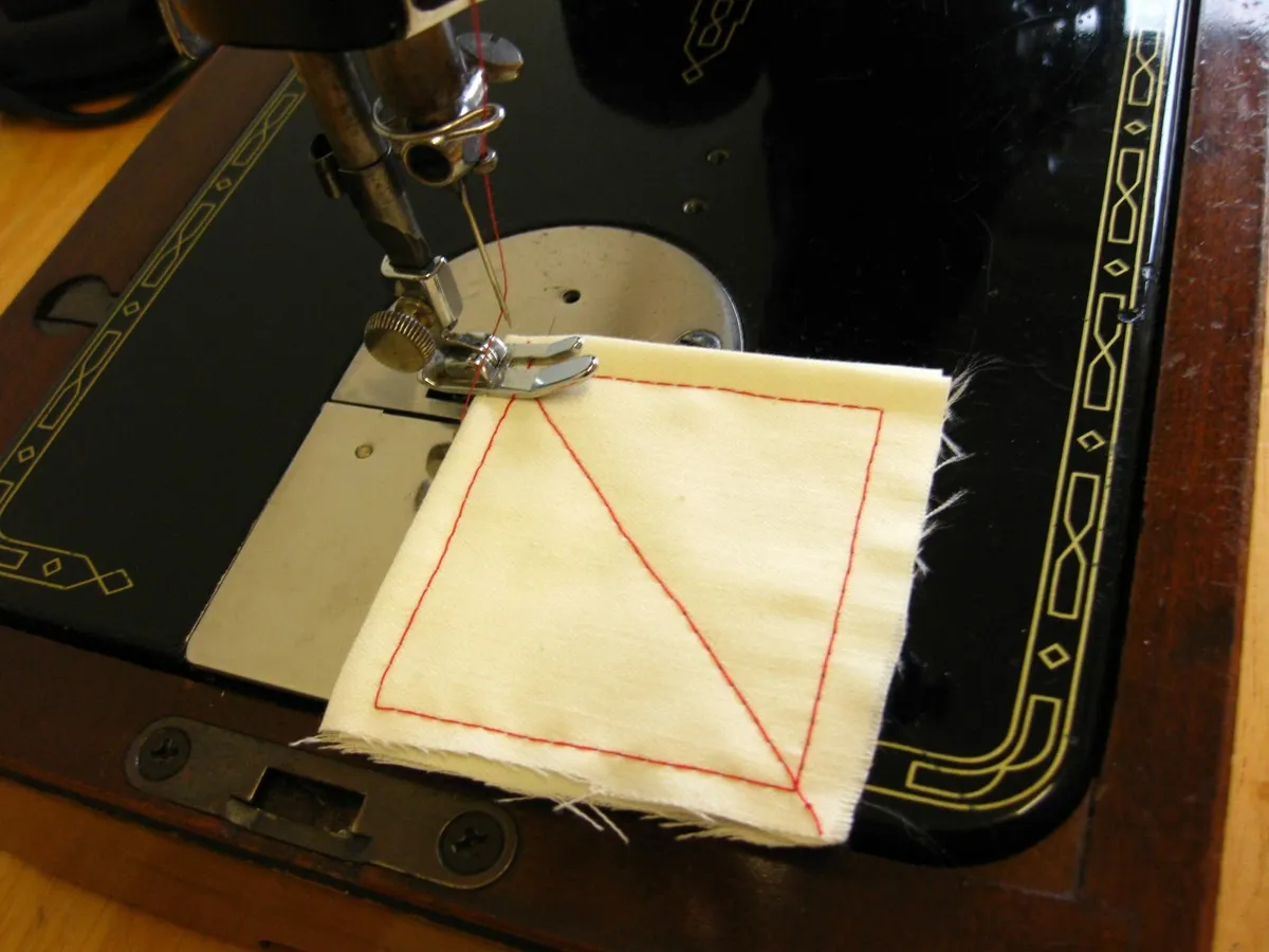 Spotless Singer 201K Quality Sewing Machine. - Image 4