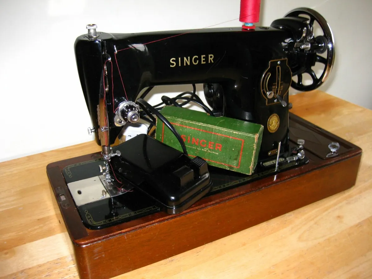 Spotless Singer 201K Quality Sewing Machine. - Image 3