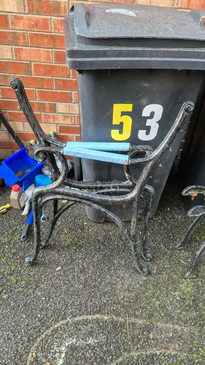 Iron cast garden bench sides - Image 4