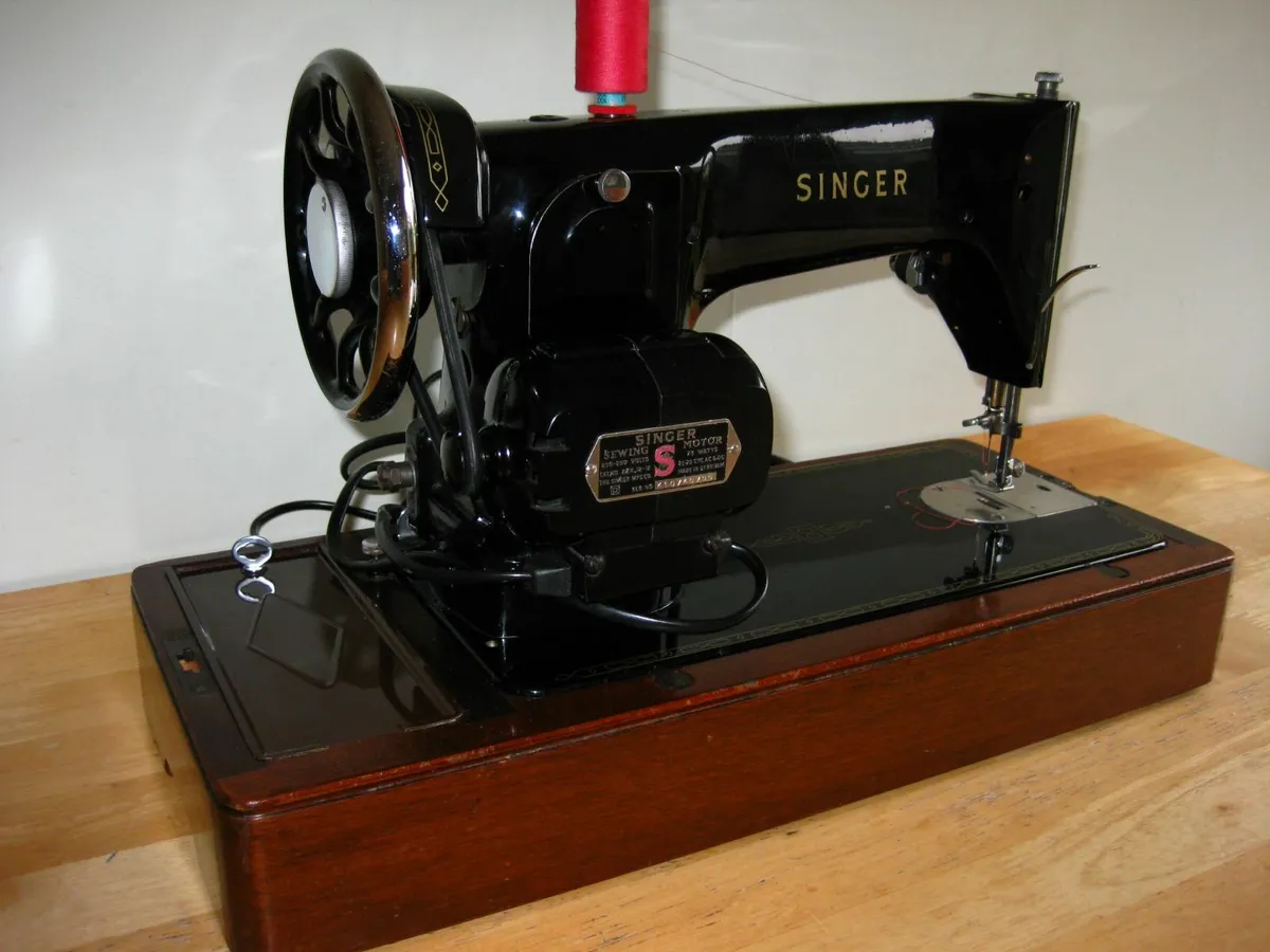 Spotless Singer 201K Quality Sewing Machine. - Image 2