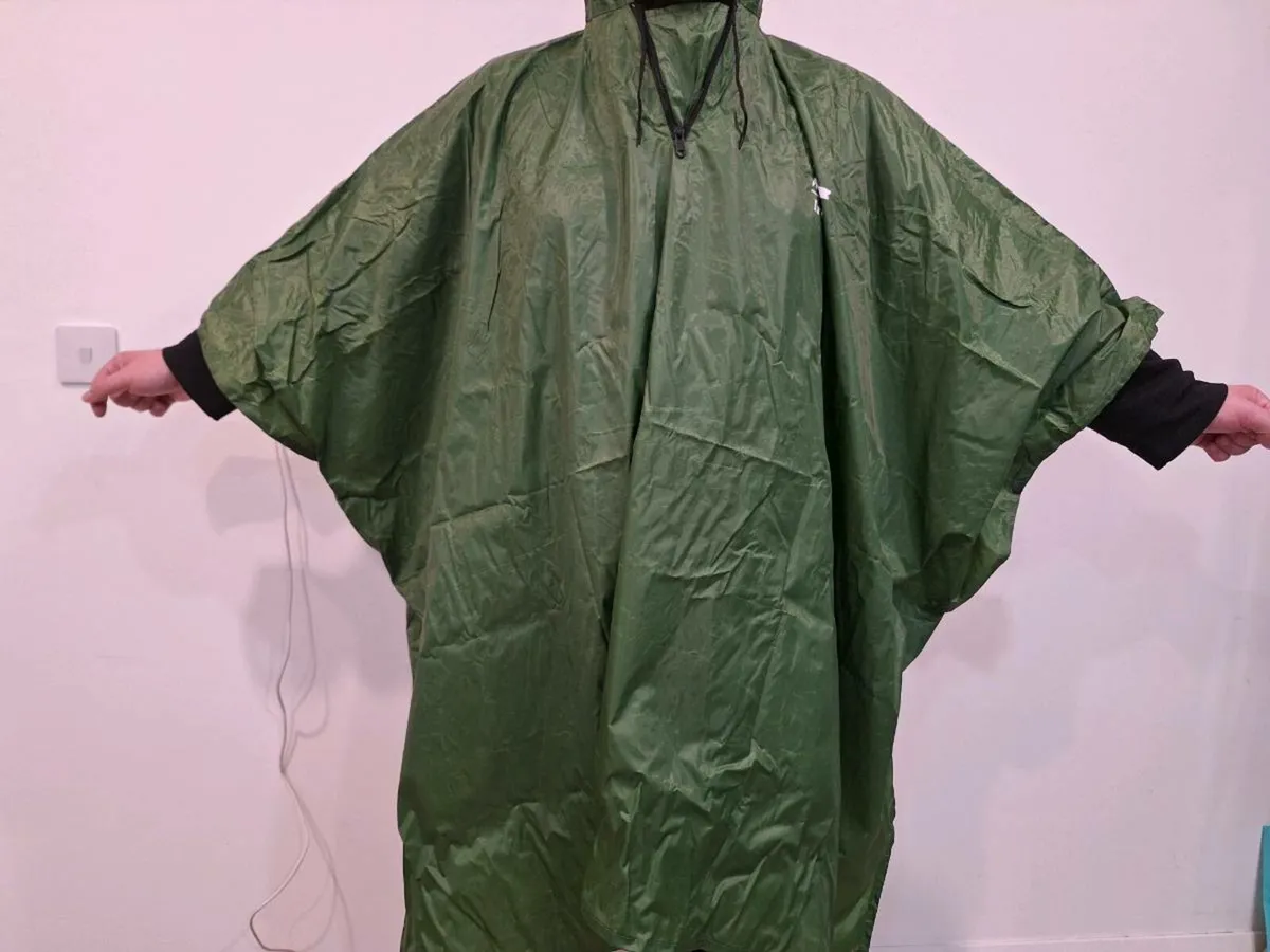 2 ponchos - Image 1