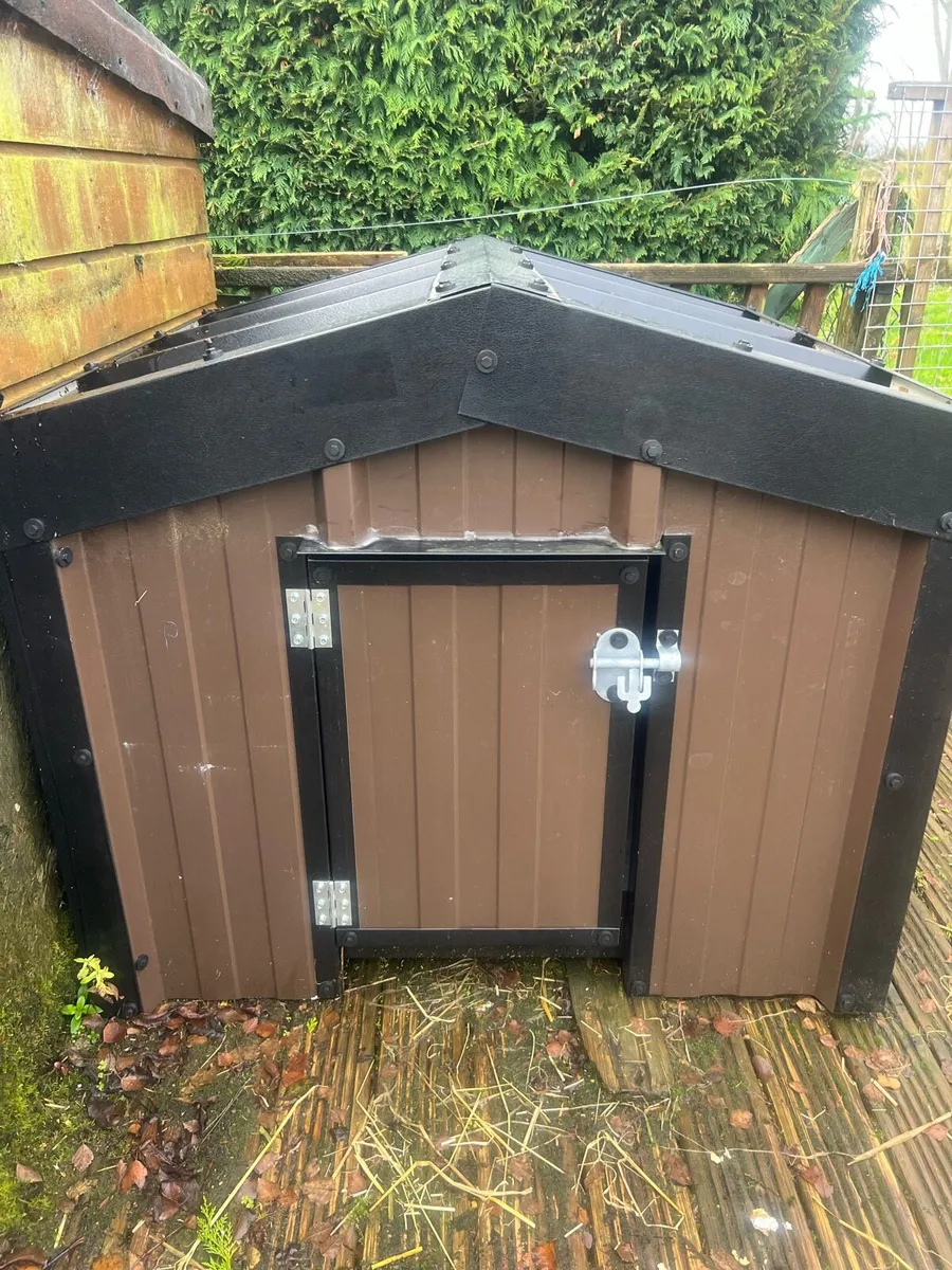 Dog house - Image 1