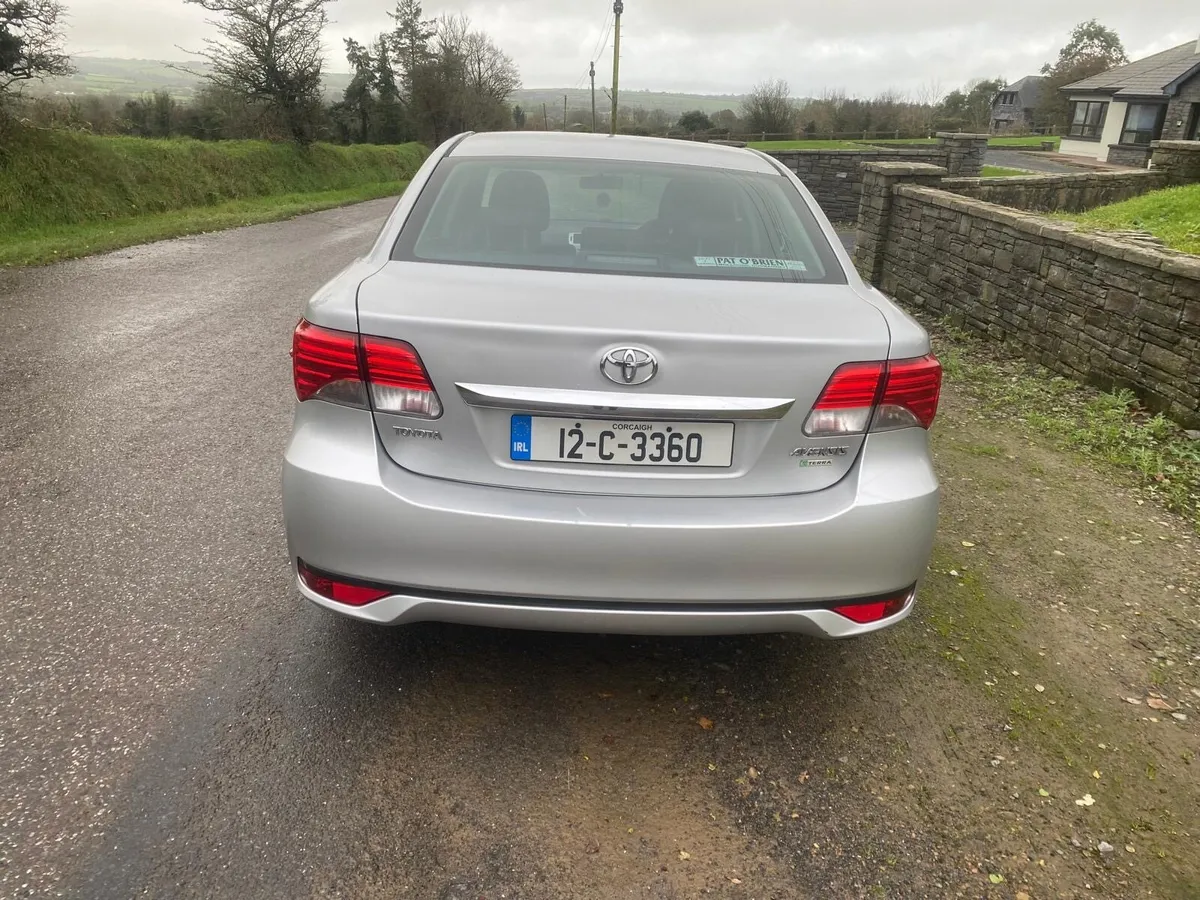 TOYOTA AVENSIS 2.0 DIESEL - Image 4