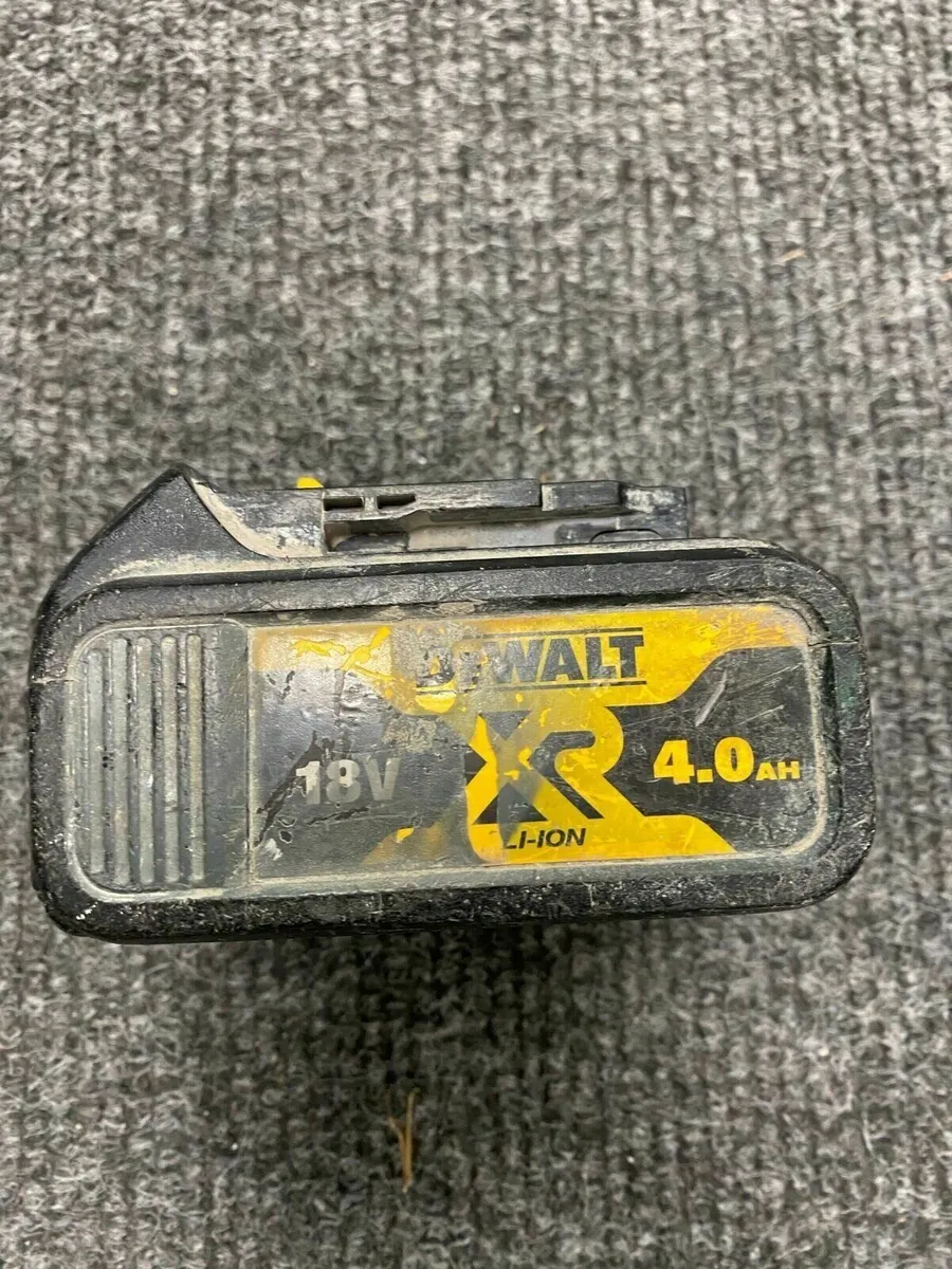 Dewalt Battery 4AH - Image 1
