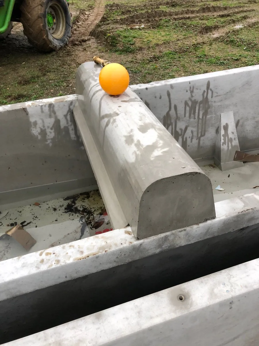 Drinking troughs - Image 4