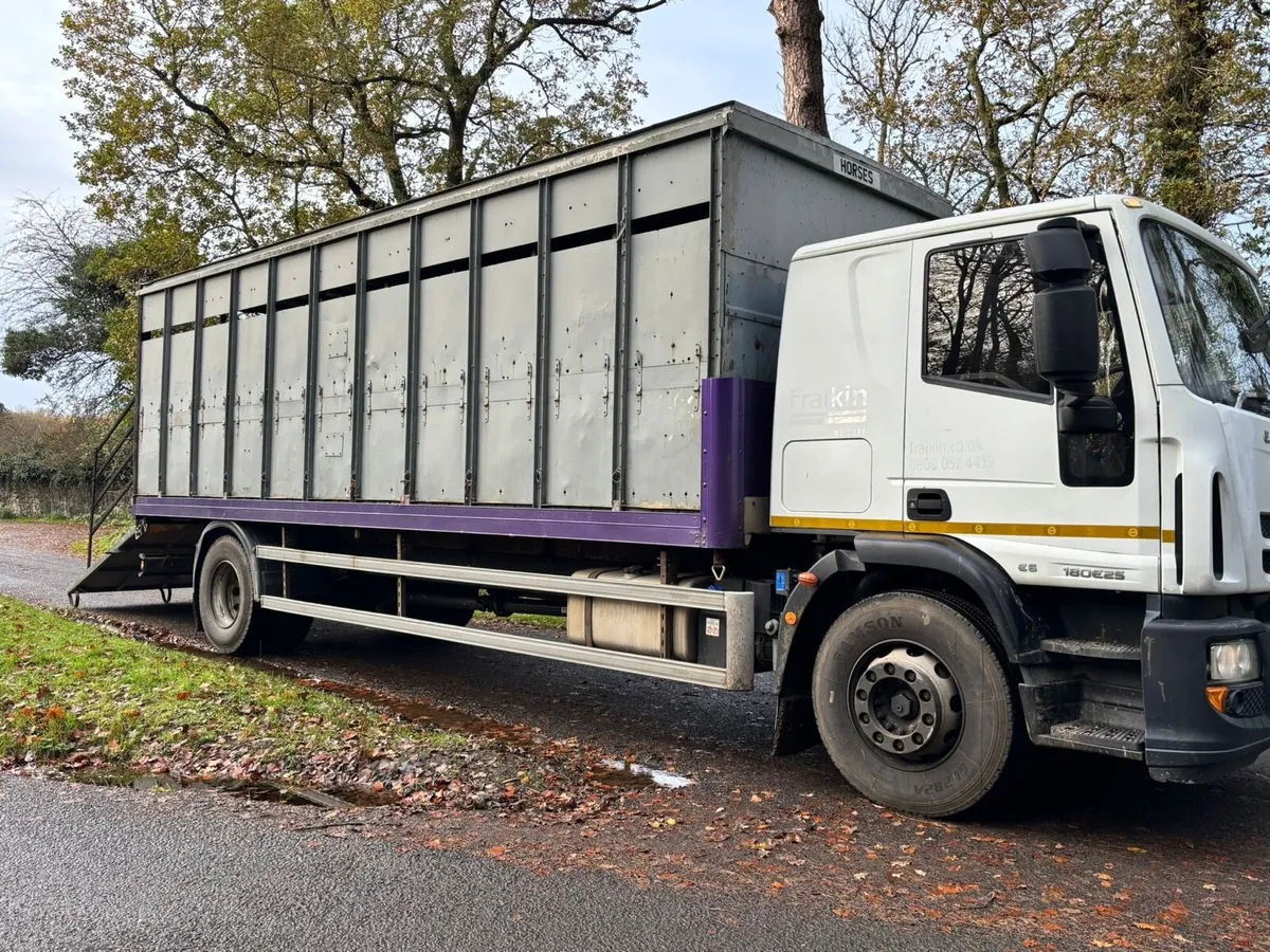 Livestock lorry - Image 1