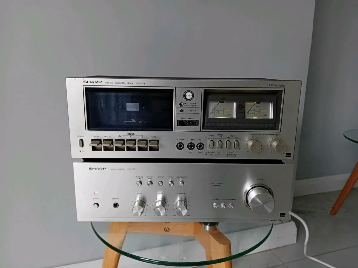 Sharp  music  system  with speakers - Image 1