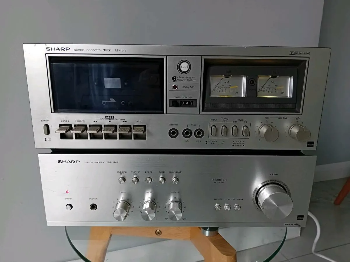 Sharp  music  system  with speakers - Image 2