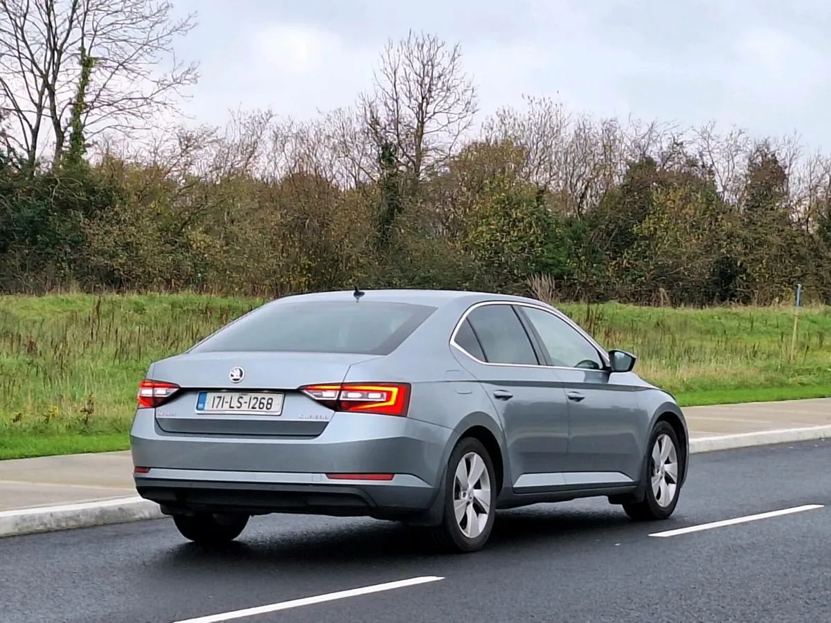 SKODA SUPERB 2.0 TDI - Image 2