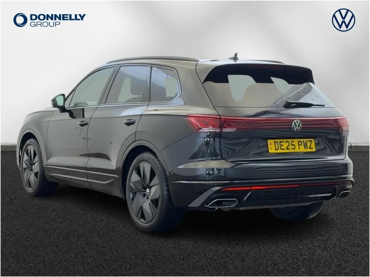 Volkswagen Touareg Diesel Estate Black Edition - Image 3