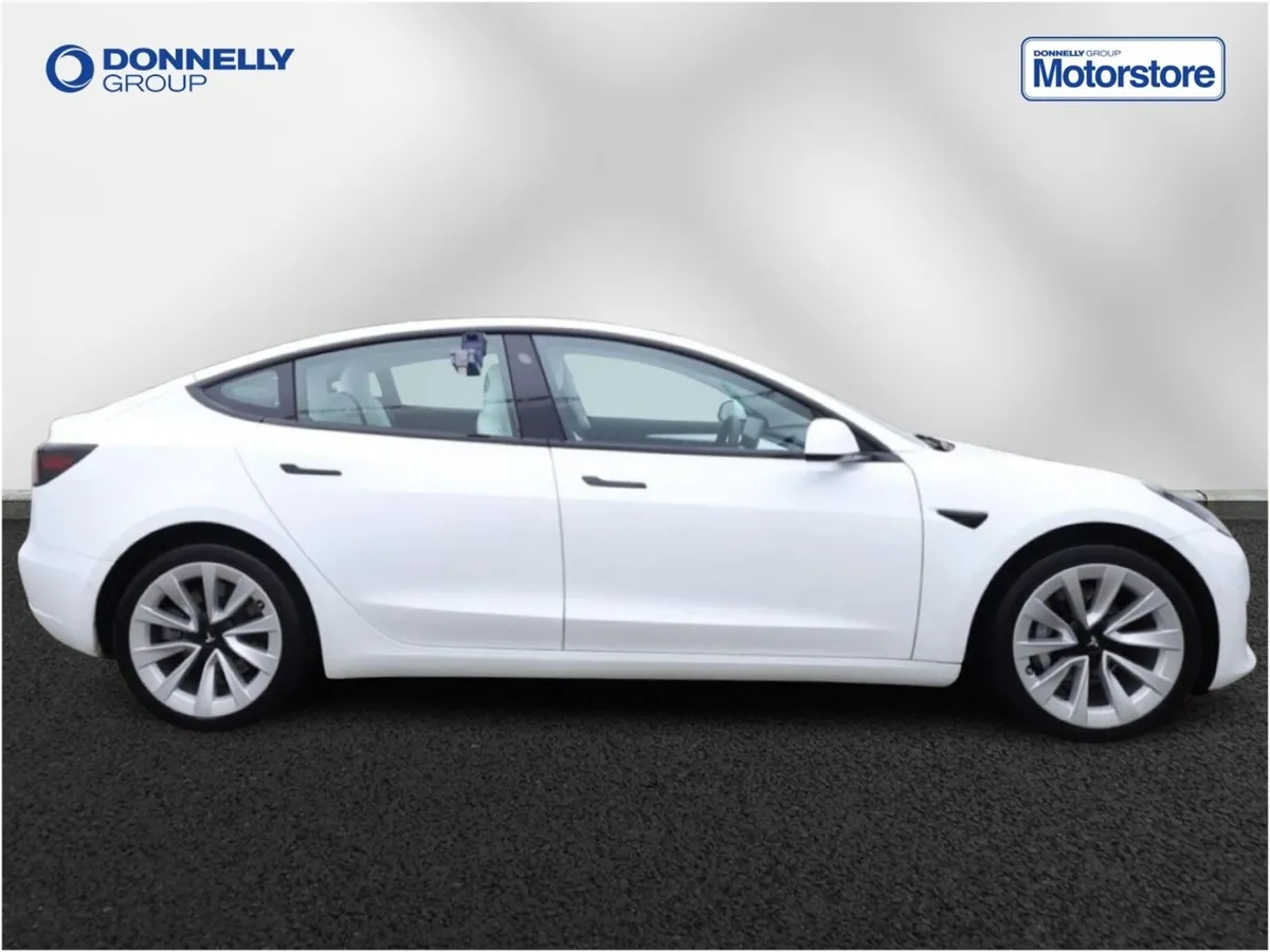 Tesla Model 3 Saloon Long Range - Image 2