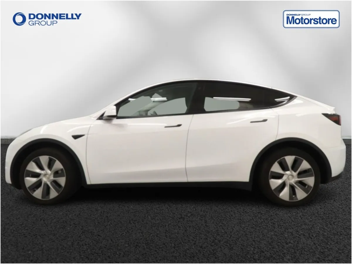 Tesla Model Y Hatchback Long Range - Image 3