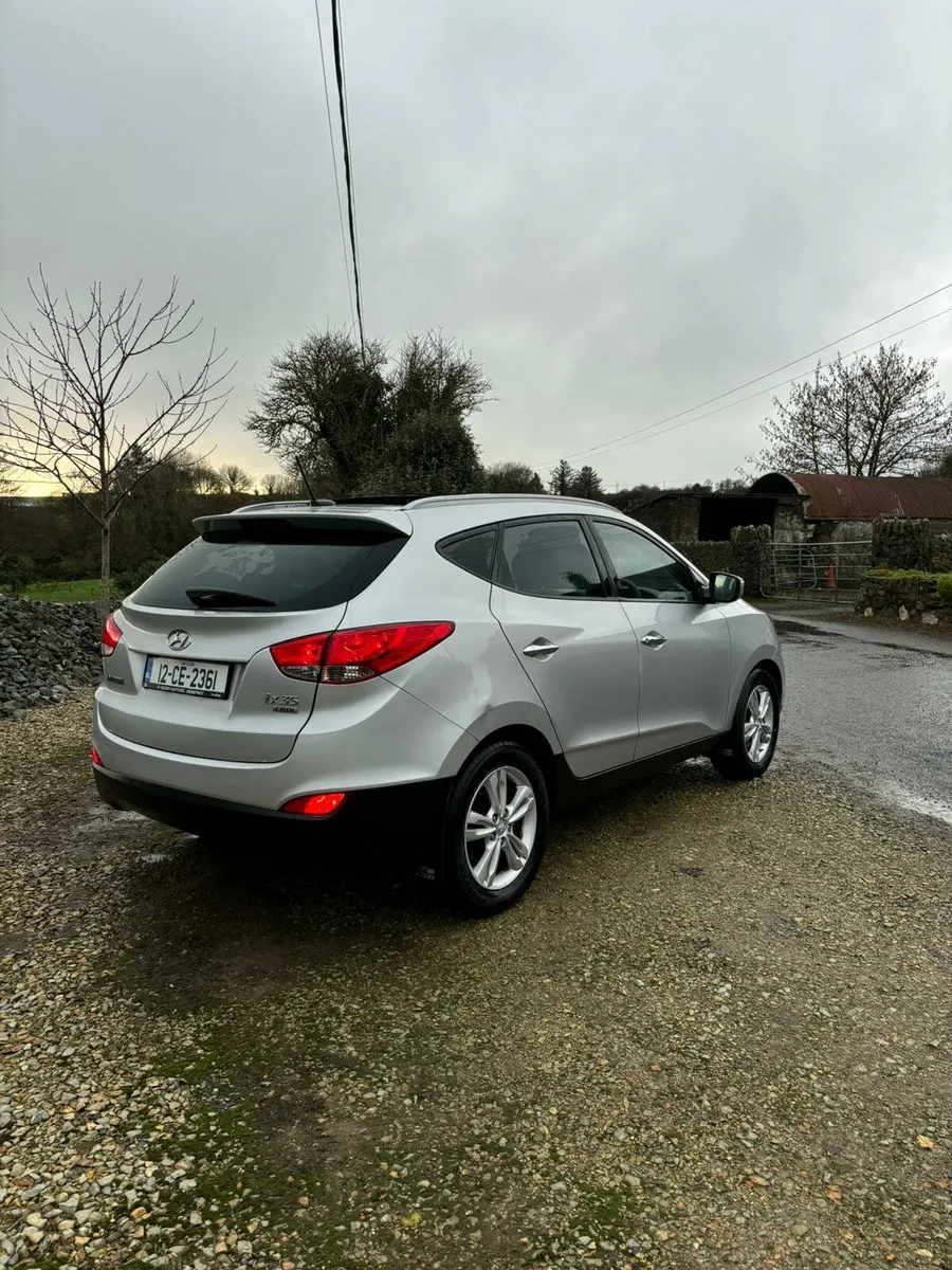 12 HYUNDAI ix35  low kms - Image 2