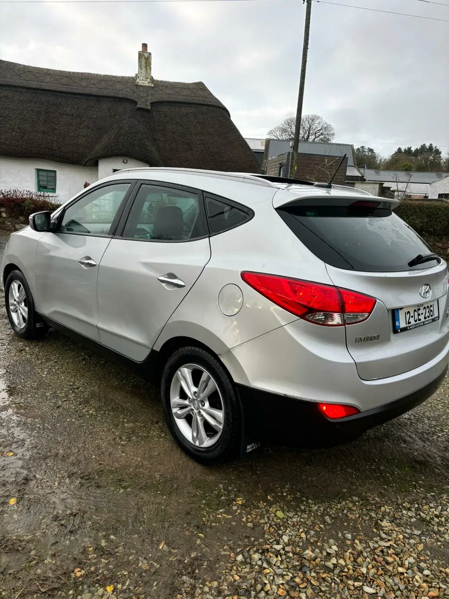 12 HYUNDAI ix35  low kms - Image 3