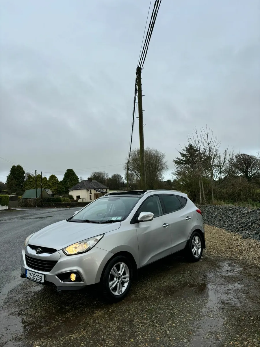 12 HYUNDAI ix35  low kms - Image 4