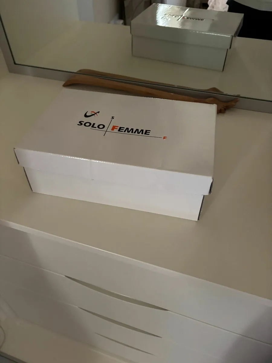 Solo Femme Ladies Red Shoes - Image 2