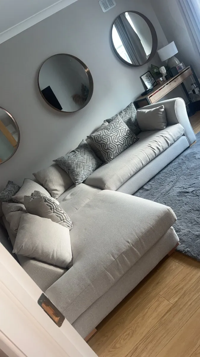 Grey fabric L couch - Image 1