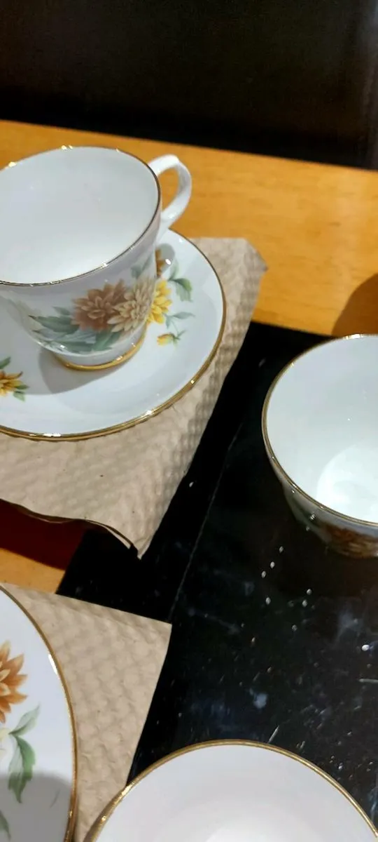 A vintage English bone china tea set New 21 pieces - Image 2