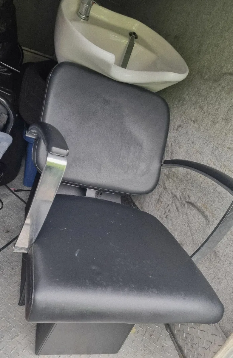 Hairdresser basin chair